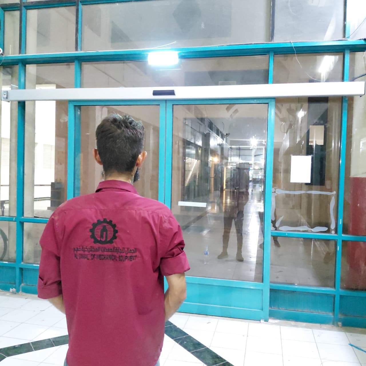 أبواب زجاجية أوتوماتيكية