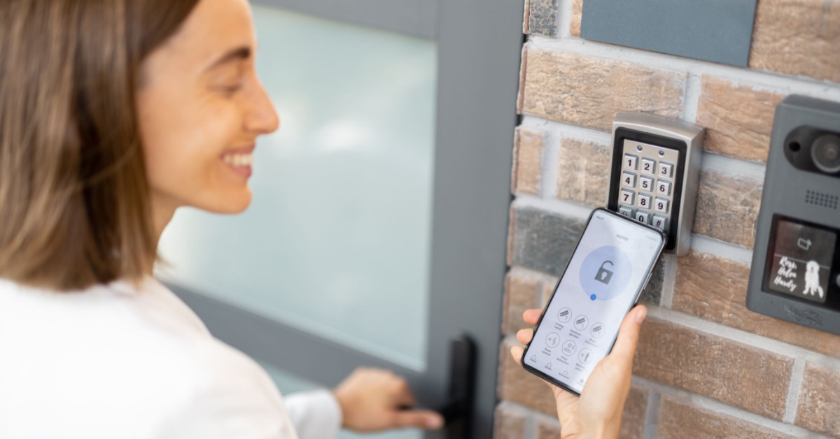 الأقفال الذكية وأنظمة الدخول: مستقبل الأمان بين يديك