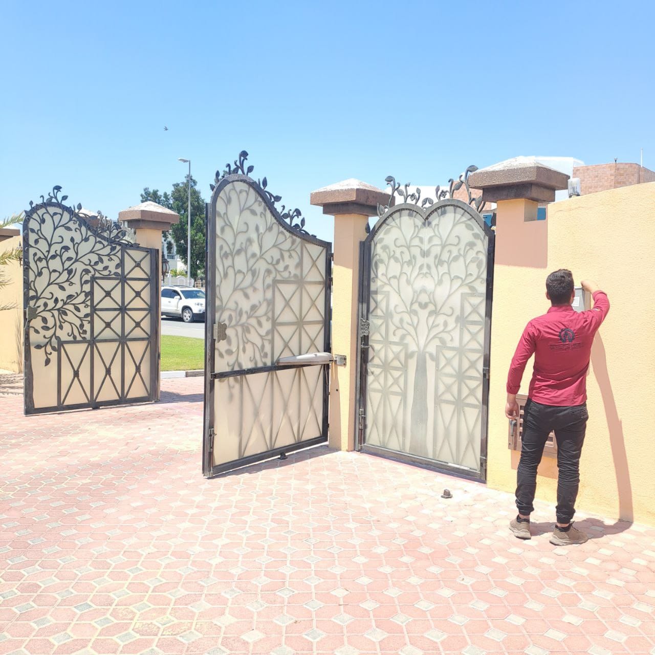 أبواب السوينغ درفتين الأوتومات <i class='fa fa-long-arrow-left color'></i>